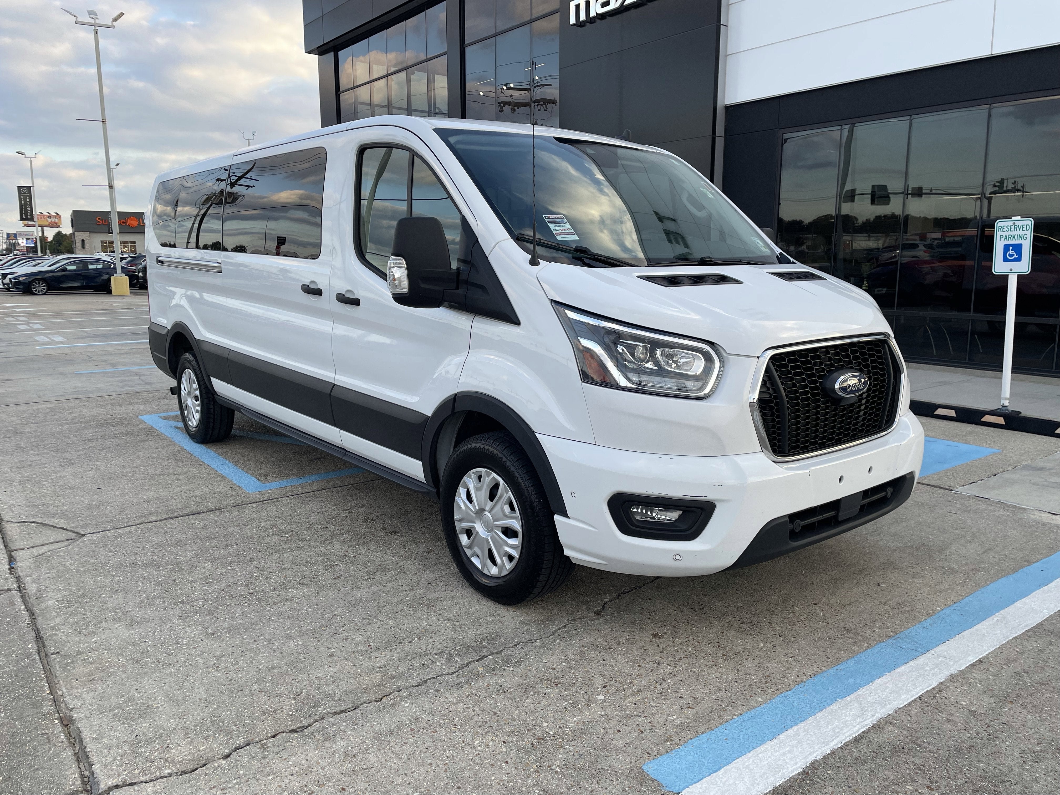 2023 Ford Transit Passenger Wagon XLT