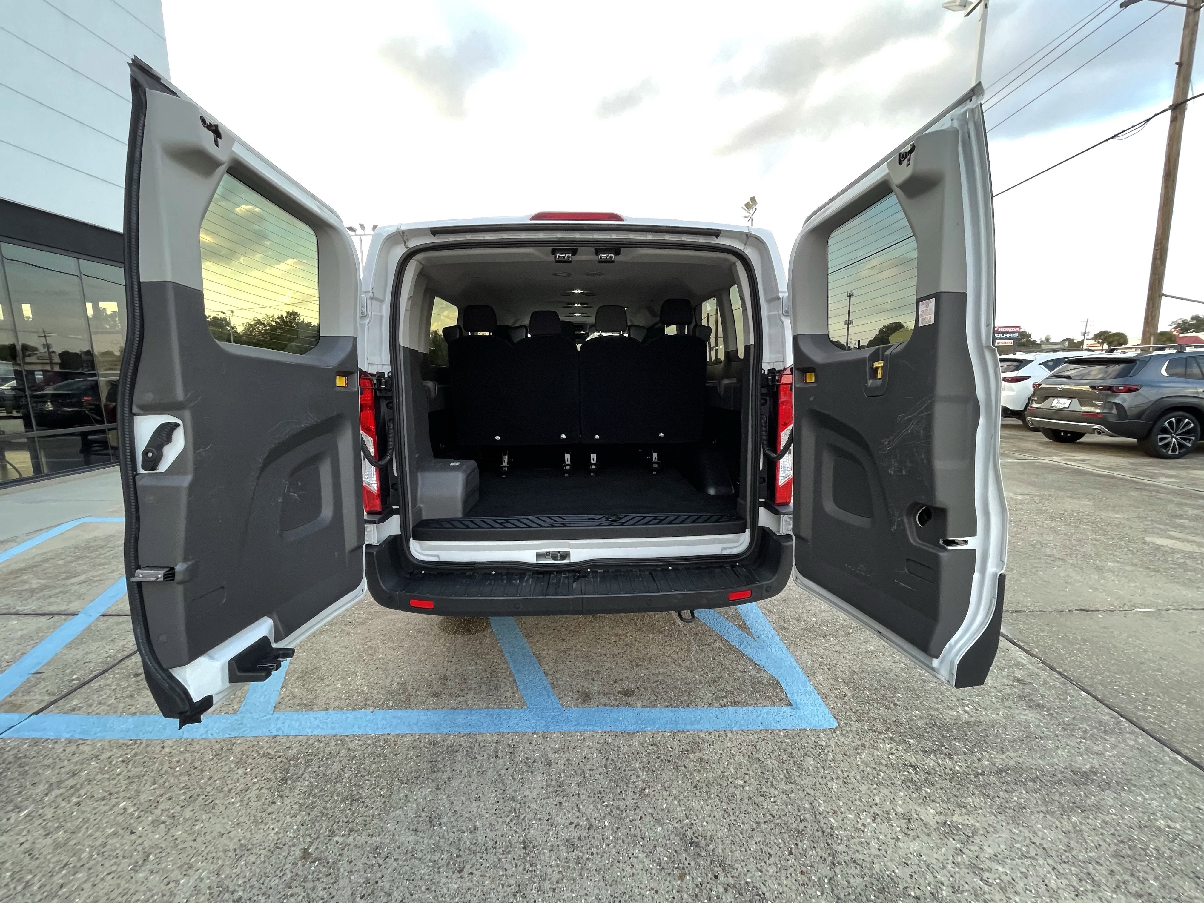 2023 Ford Transit Passenger Wagon XLT