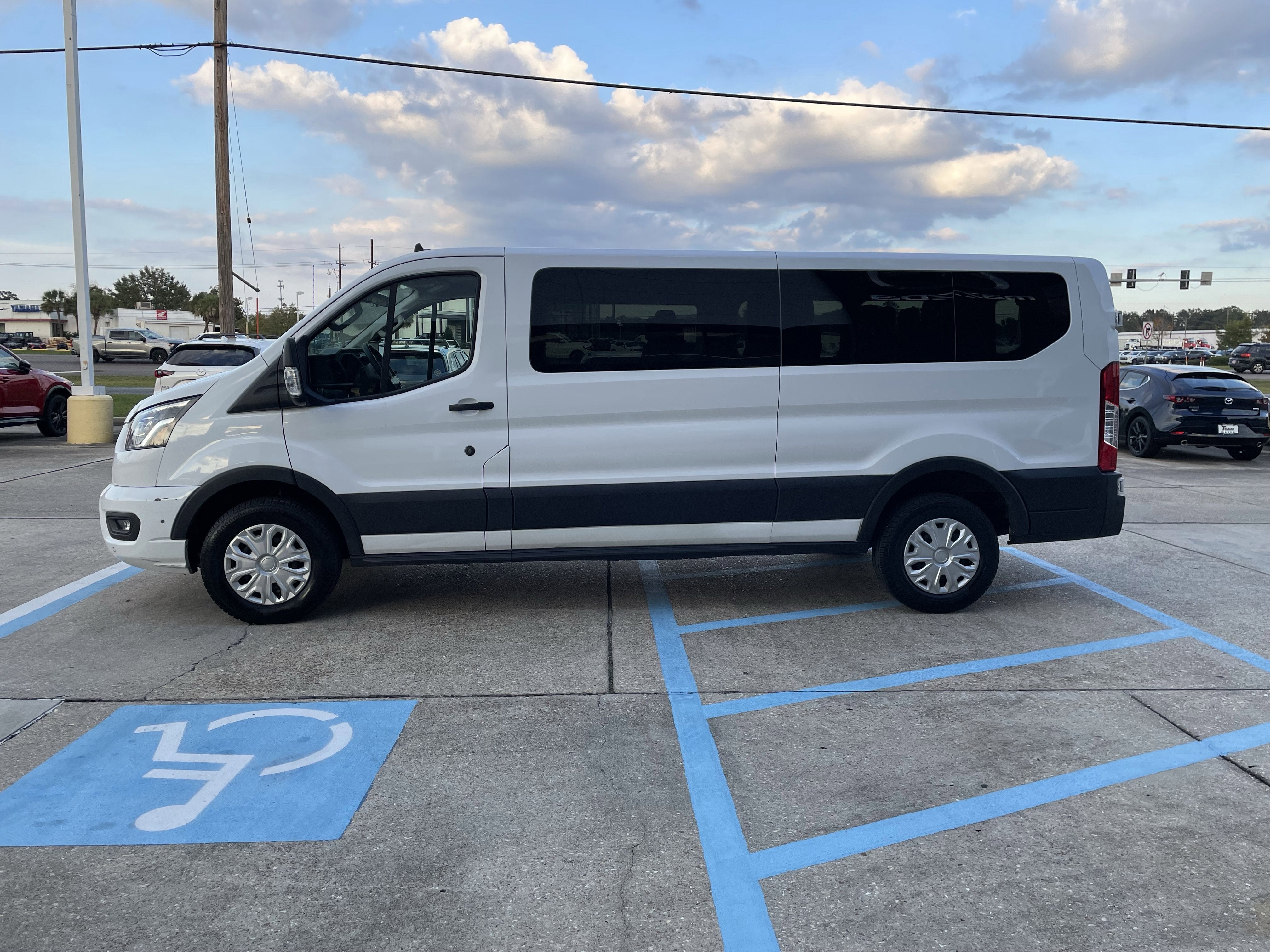 2023 Ford Transit Passenger Wagon XLT