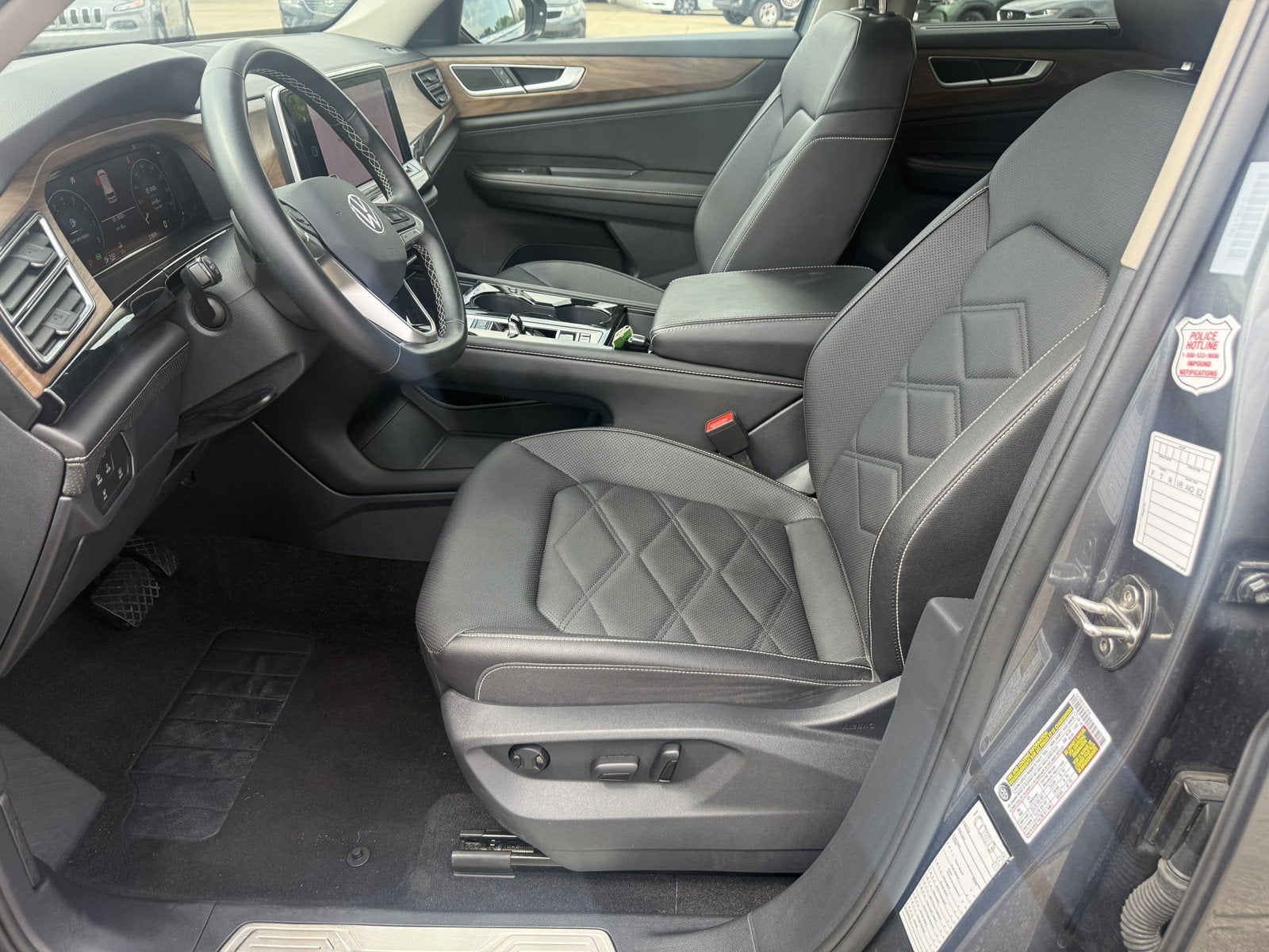 2025 Volkswagen Atlas 2.0T SE w/Technology