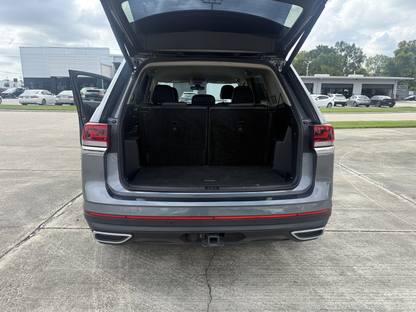 2025 Volkswagen Atlas 2.0T SE w/Technology