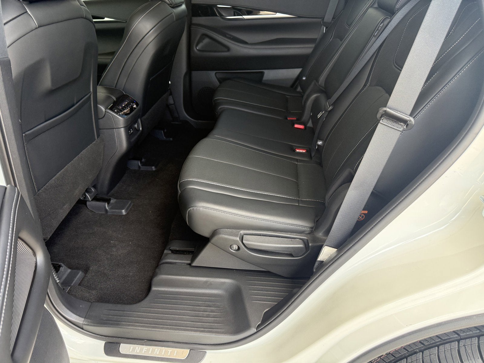 2023 INFINITI QX60 PURE