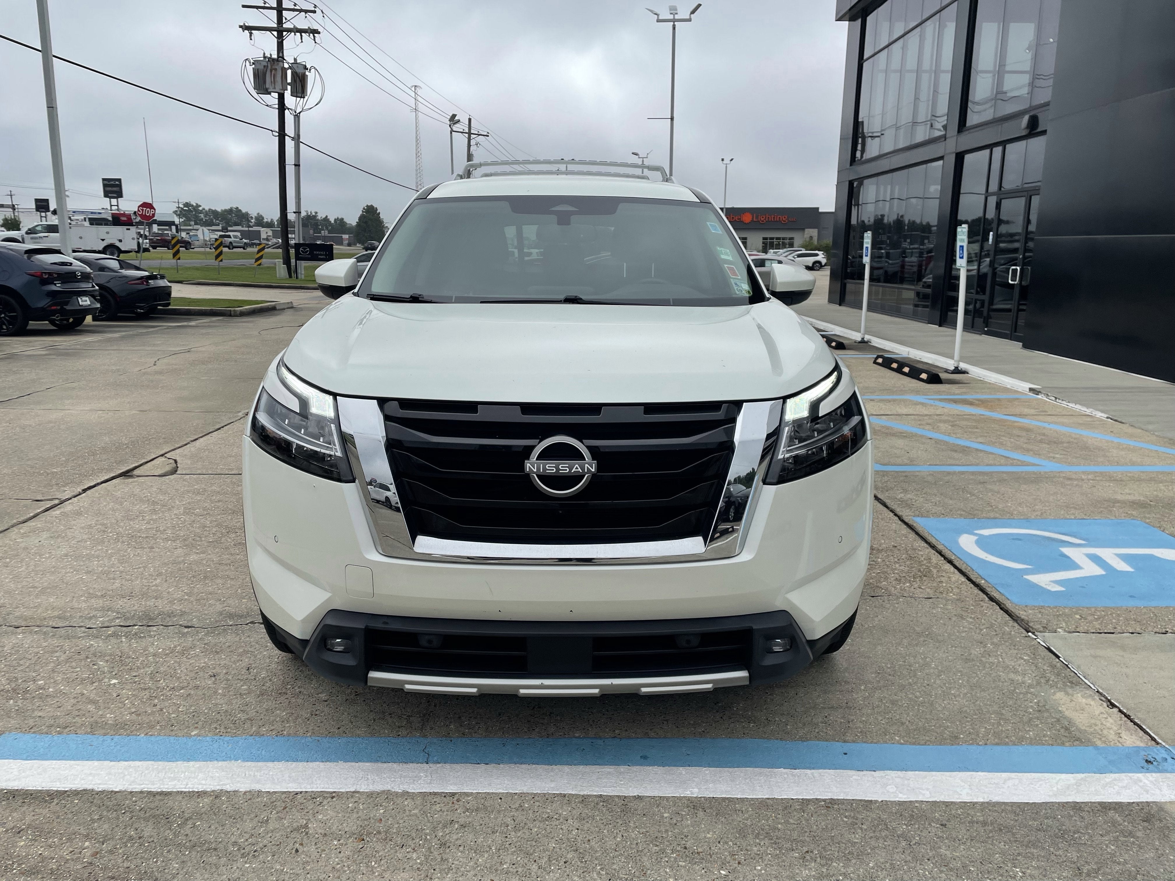 2022 Nissan Pathfinder SL