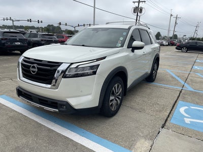 2022 Nissan Pathfinder SL
