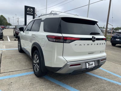 2022 Nissan Pathfinder SL