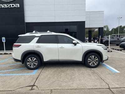 2022 Nissan Pathfinder SL