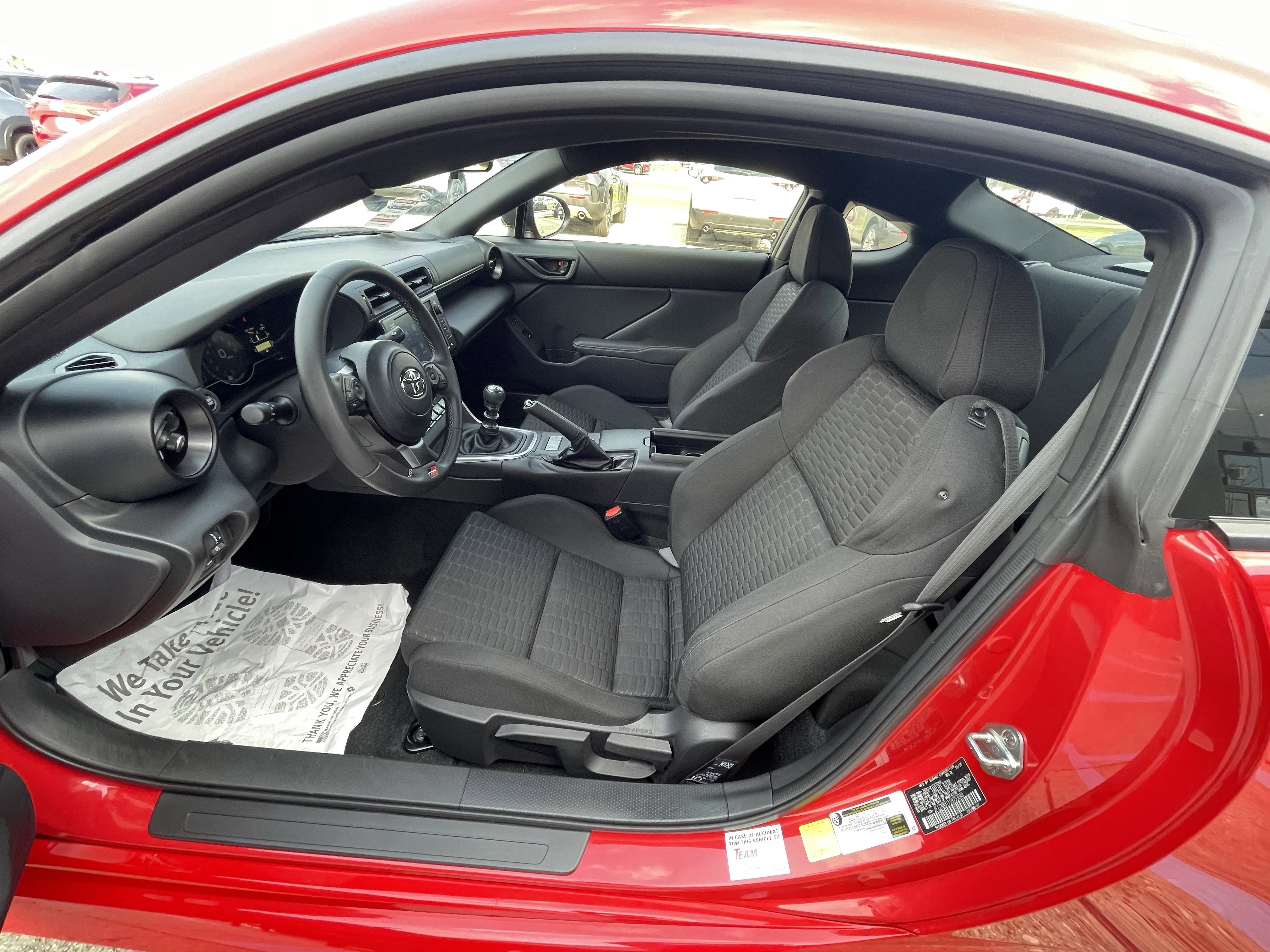 2025 Toyota GR86 2DR MT